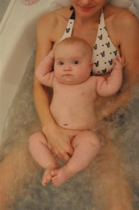 Kąpiel w dużej wannie z bumbelmatą jest extra! (hydromasaż)