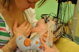 Badanie EEG u Staszka-Fistaszka (zespół Downa)